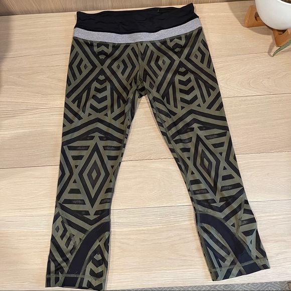 Aztec lululemon crop leggings for running - Picture 1 of 5